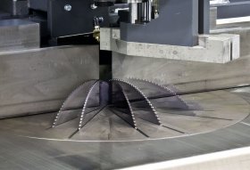 CNC-gesteuerter Drehtisch für Gehrungsschnitte