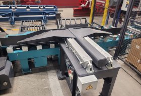 Push-off device for band saws