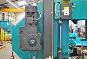 Low-vibration, repeatable feed 