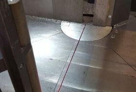 Visual display of the cutting edge