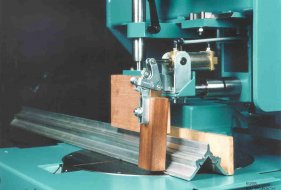 Additional workpiece clamping