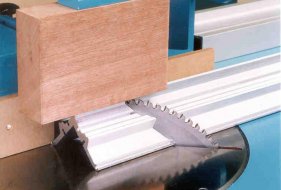 Spannarm mit hydraulischem Kurzhub-Spannzylinder