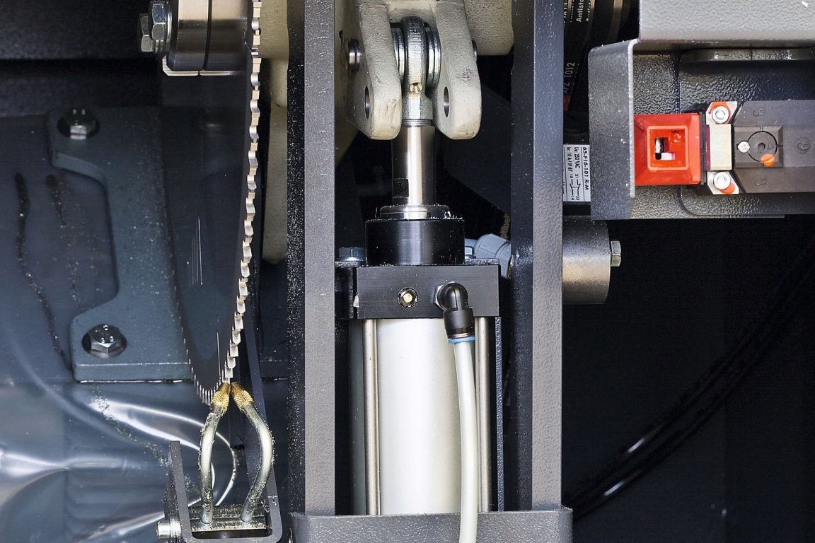 Avance de lame de scie hydropneumatique