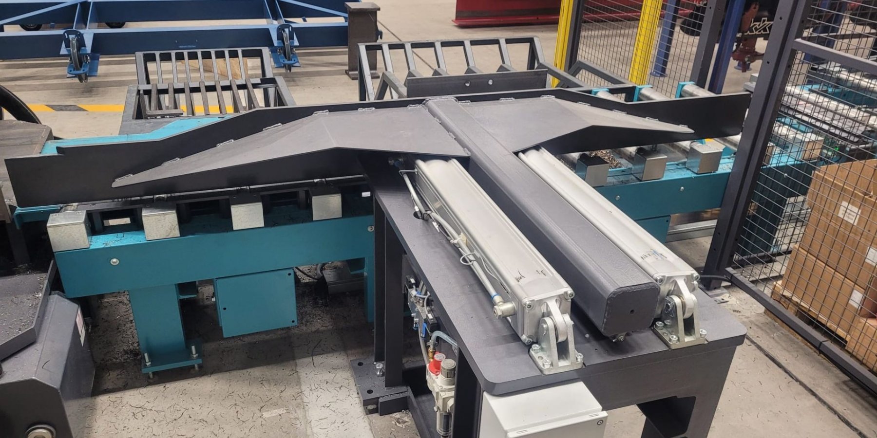 Push-off device for band saws