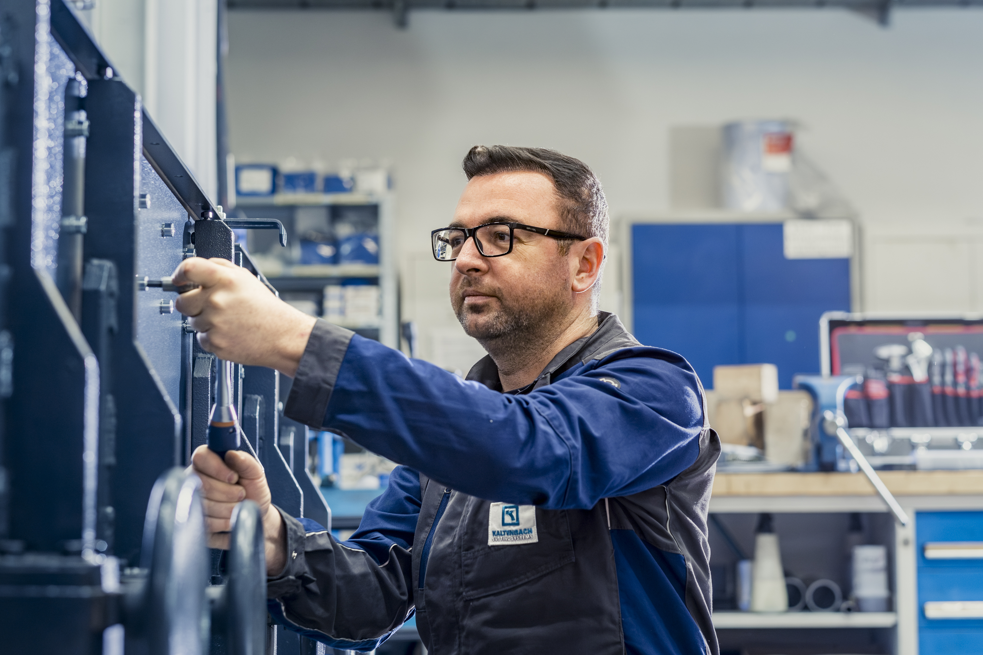 KG-1127-Beschäftigter Service - Field Engineer (m/w/d)